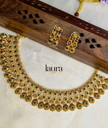 green traditional necklace set