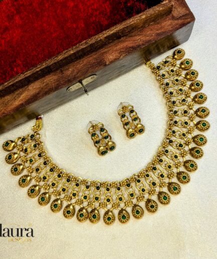 green traditional necklace set