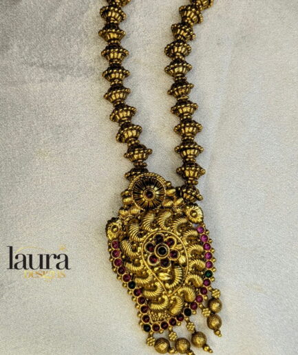 traditional neckpiece set