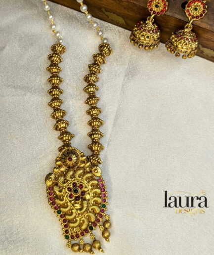 traditional neckpiece set